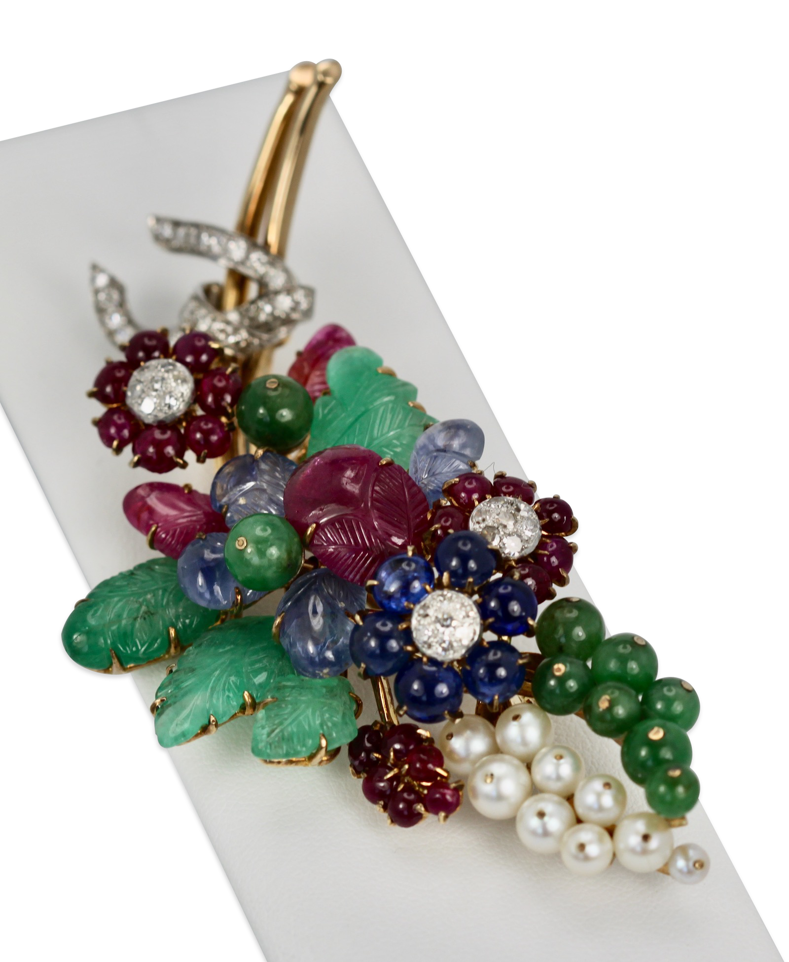 18K brooch with diamonds and gems