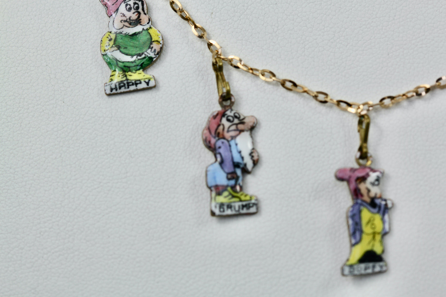Snow White 18K gold necklace