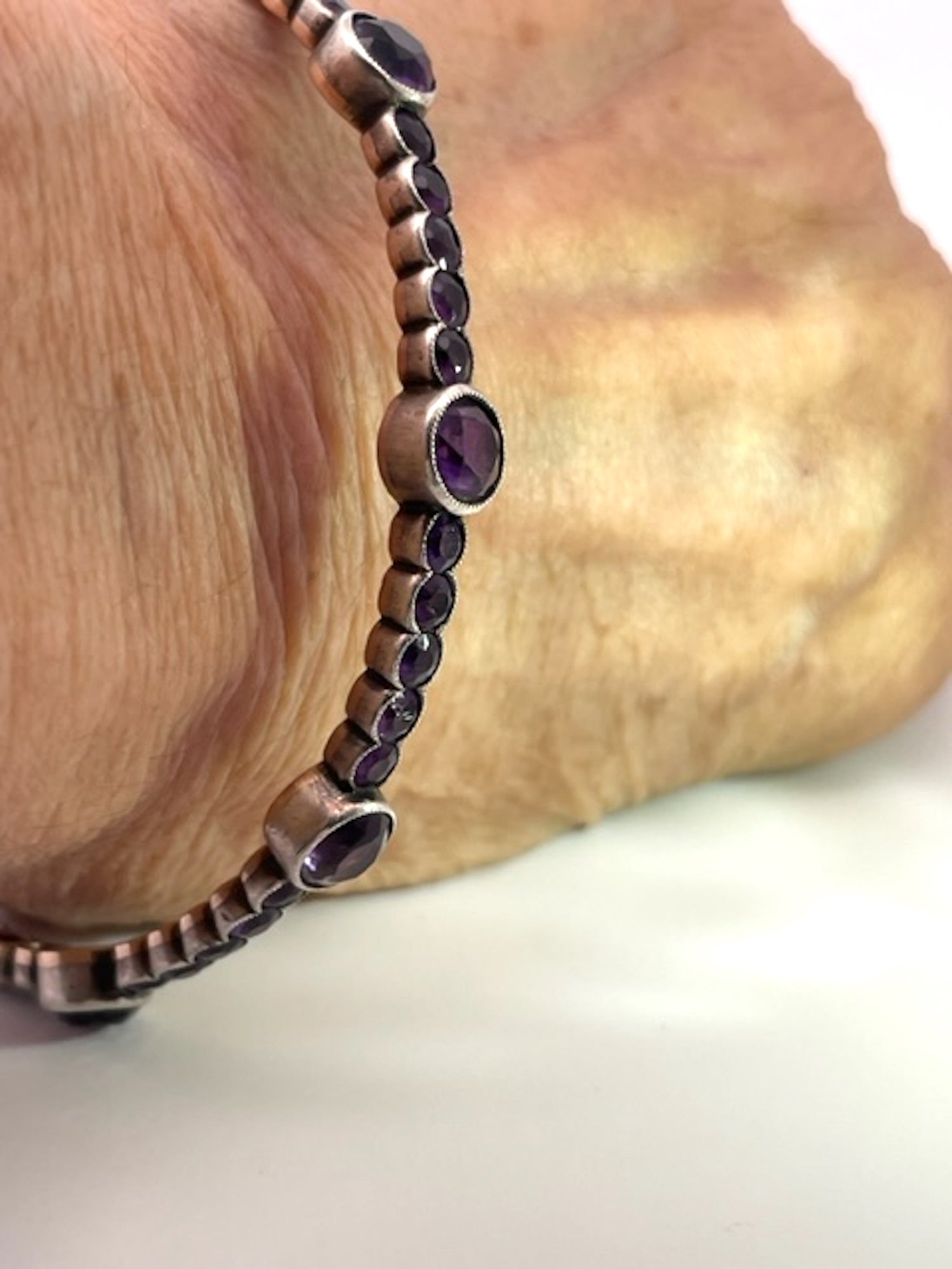 Gold bangle with amethyst, 15K
