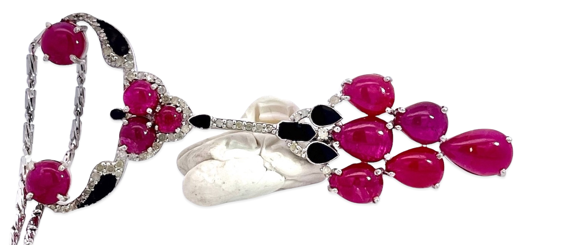Jewelry set with pink gemstones