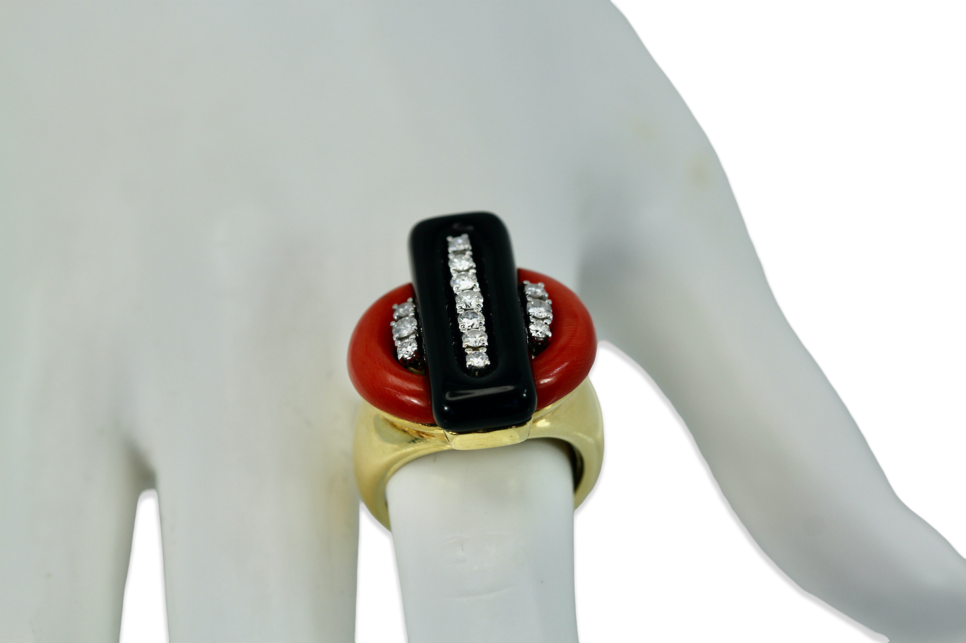 Art deco coral ring, 18K gold