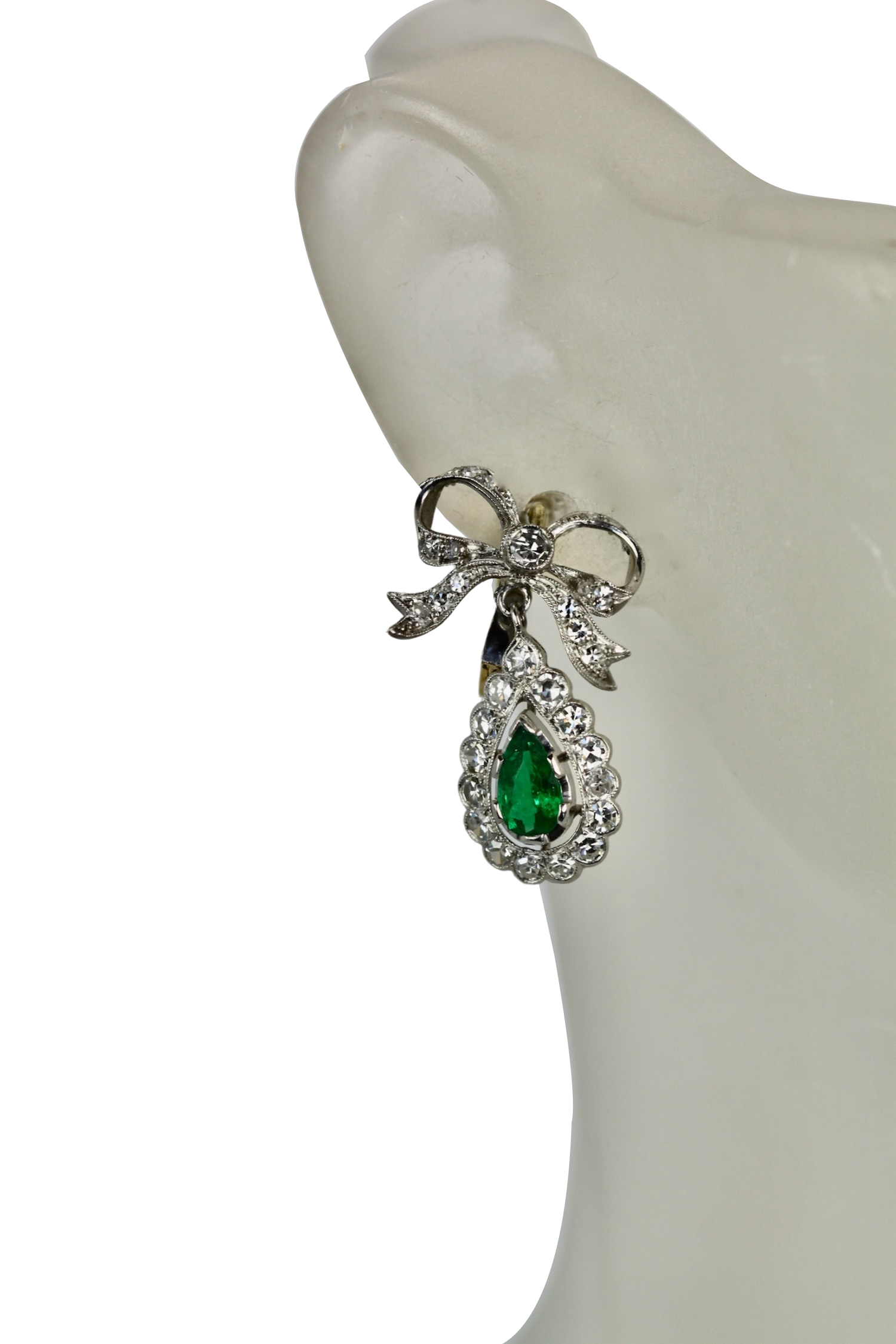 Earring with green gemstone 