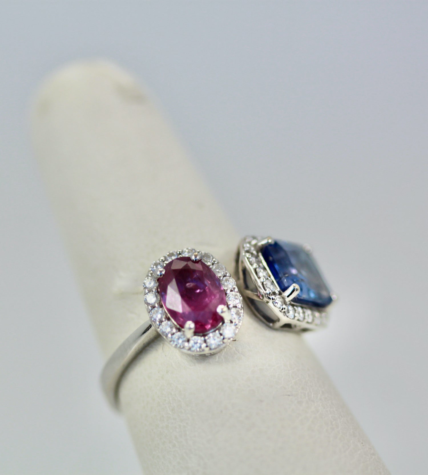 18K Blue and Pink Sapphire Diamond Ring 3.28 carats
