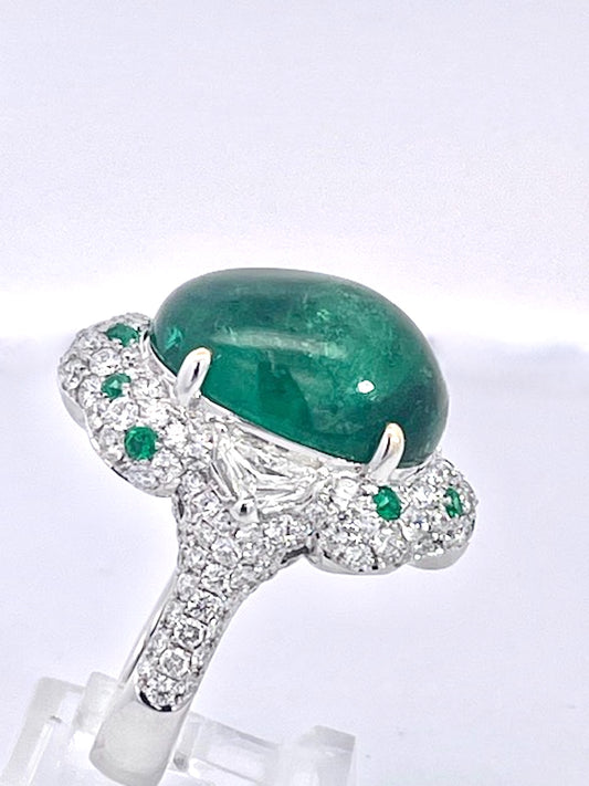 21.10 carats Emerald Cabochon Ring 18K