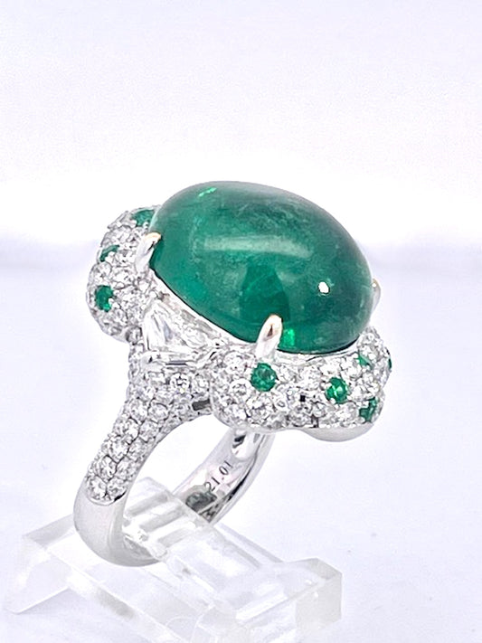 21.10 carats Emerald Cabochon Ring 18K