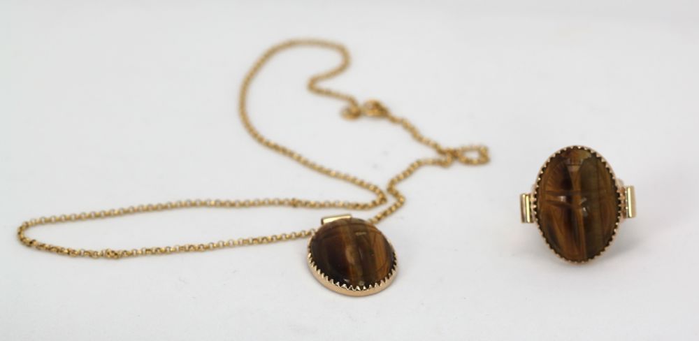 Vintage 18K Golden Tiger's Eye Scarab Ring With Side Tubes