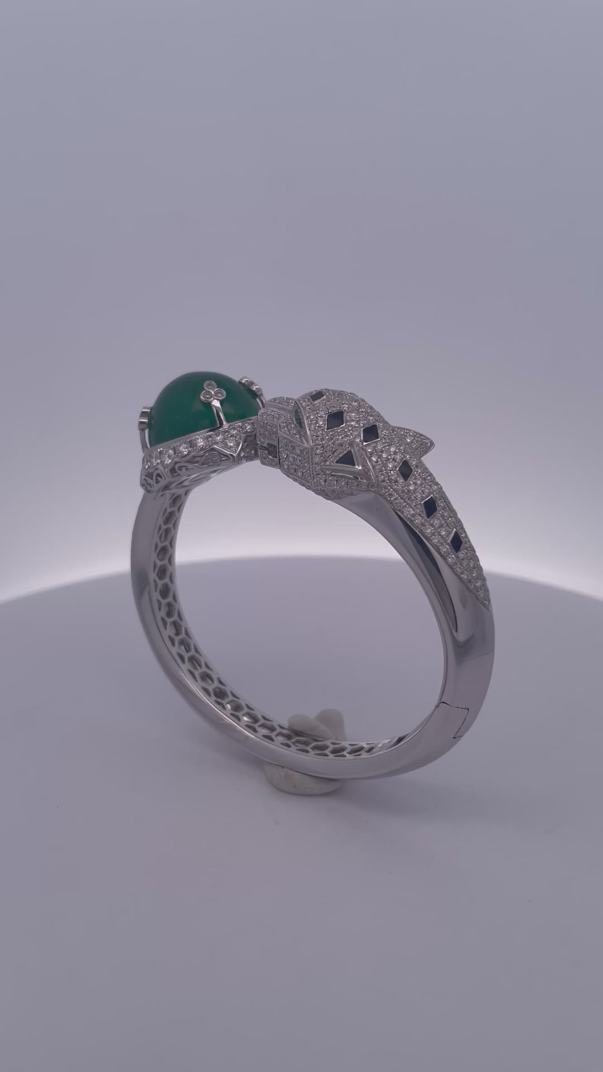 Emerald Diamond Onyx Panthere Bracelet with Large Cabochon Emerald 29.78 cts