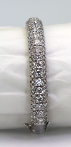 Diamond Bangle Bracelet With White Gold – vertical view