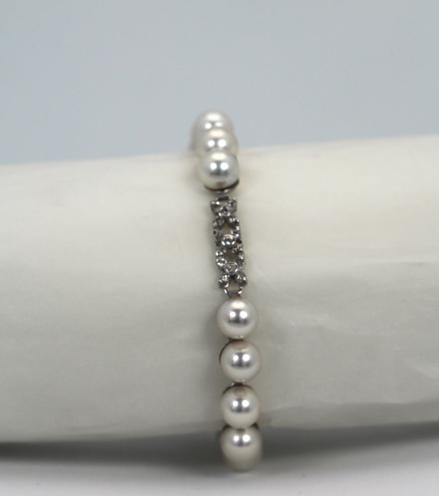 Estate Akoya Pearl Bracelet With Diamonds – model