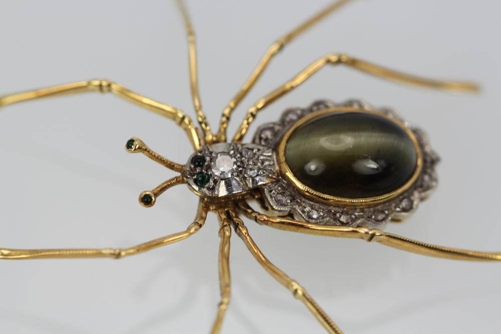 Retro Cat’s Eye Chrysoberyl Spider Brooch – close up #2