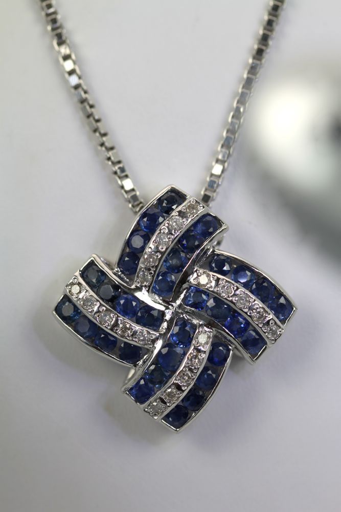 Diamond & Sapphire Geometric Necklace – detail