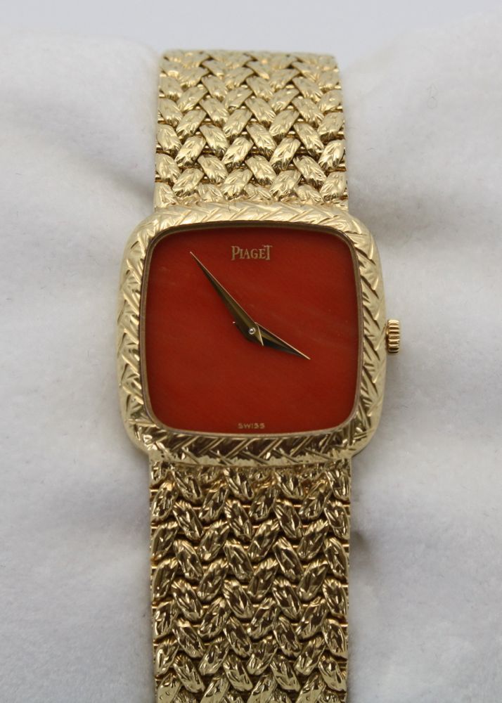 Vintage Estate Piaget Coral Faced 18K Ladies Wrist Watch – detail