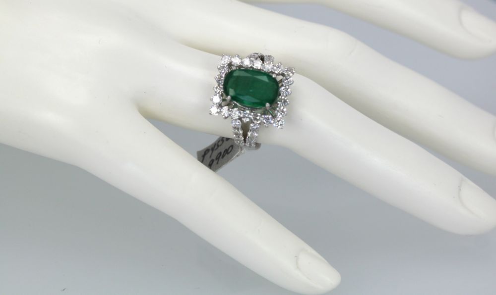 Emerald Diamond Ring – model