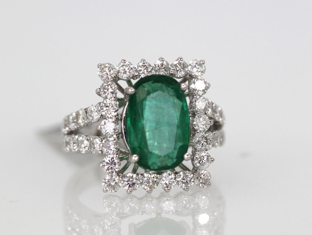 Emerald Diamond Ring – detail