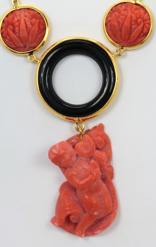 Antique Coral Carved Putti Cherub & Onyx Necklace – detail