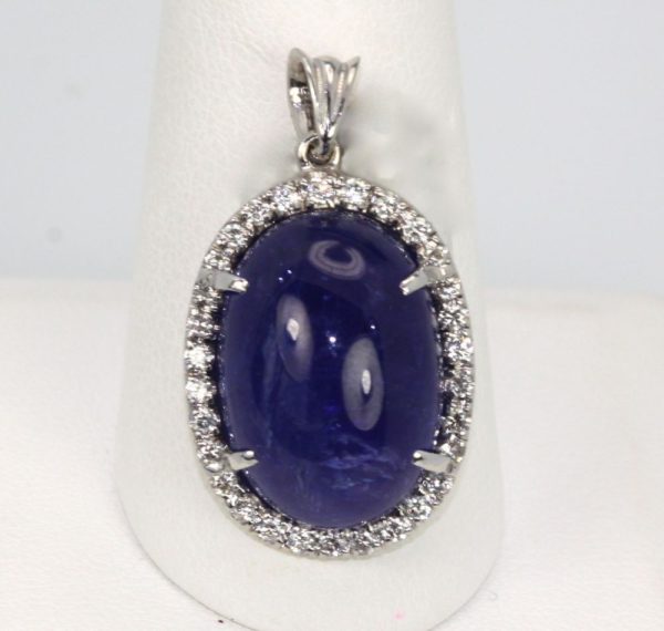 Tanzanite Cabochon High Dome Pendant - detail