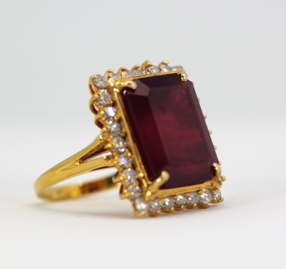 Emerald Cut 13 Ct Ruby Diamond Ring – angle