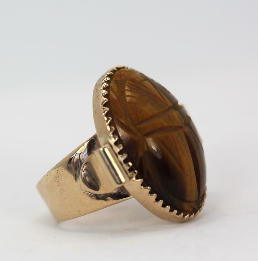 Vintage 18K Golden Tigers Eye Scarab Ring – left side