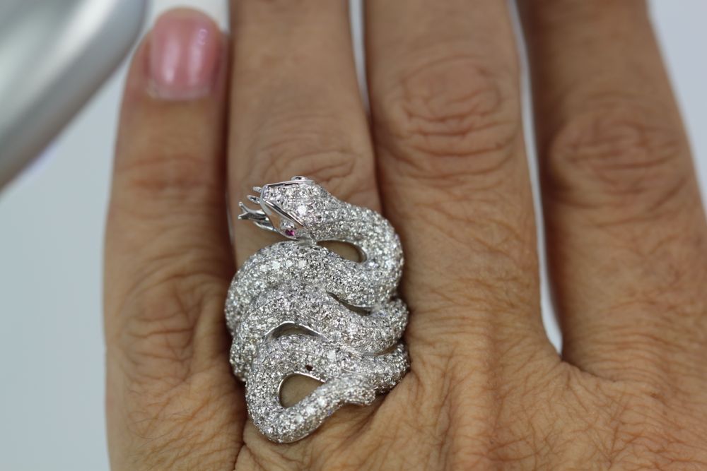 Snake / Serpent Diamond Cocktail Ring  – close up