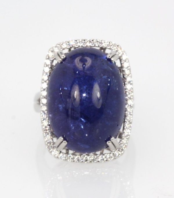 Tanzanite Cabochon High Dome Ladies Ring - close up