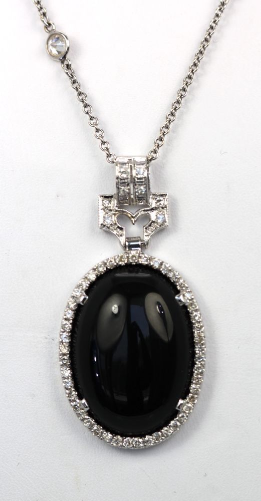 Art Deco Onyx Pendant Diamond Surround – detail