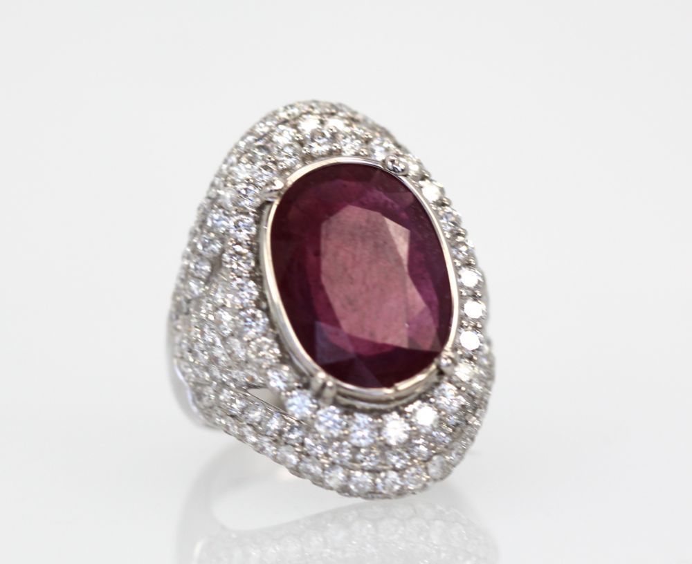 Ruby & Diamond Ring 18k White Gold – angle