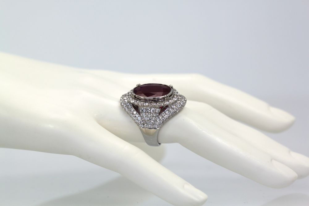 Ruby & Diamond Ring 18k White Gold – model side