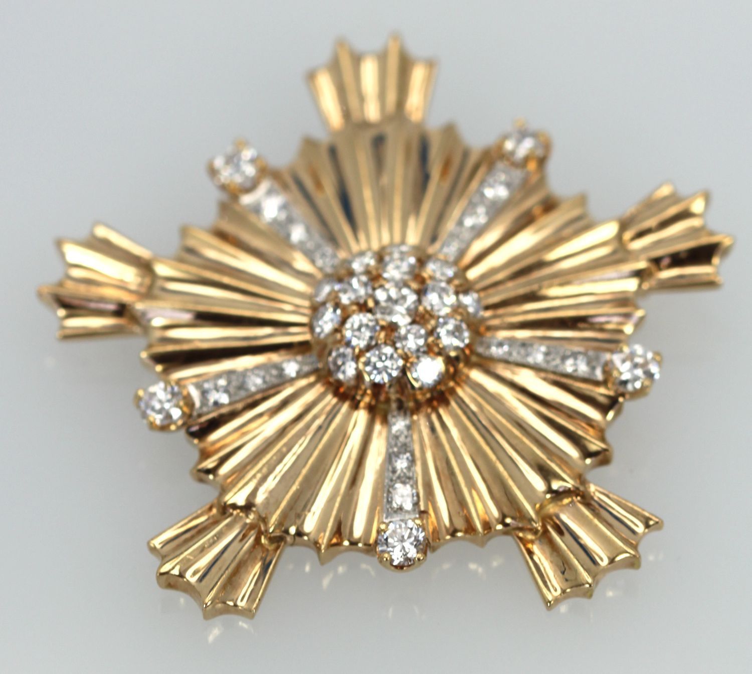 Vintage Gold Starburst Cross Pendant/Brooch – angle