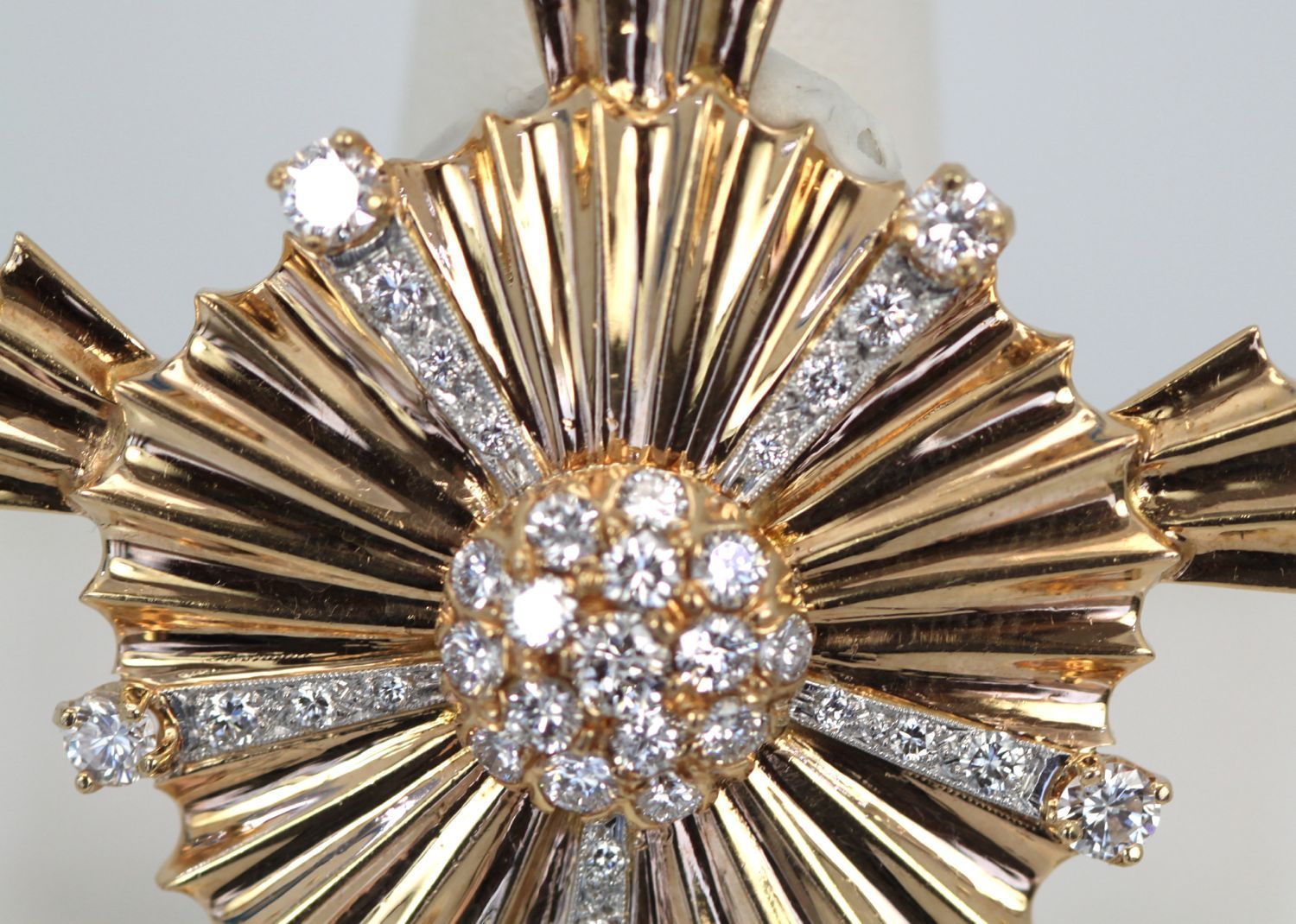 Vintage Gold Starburst Cross Pendant/Brooch – close up