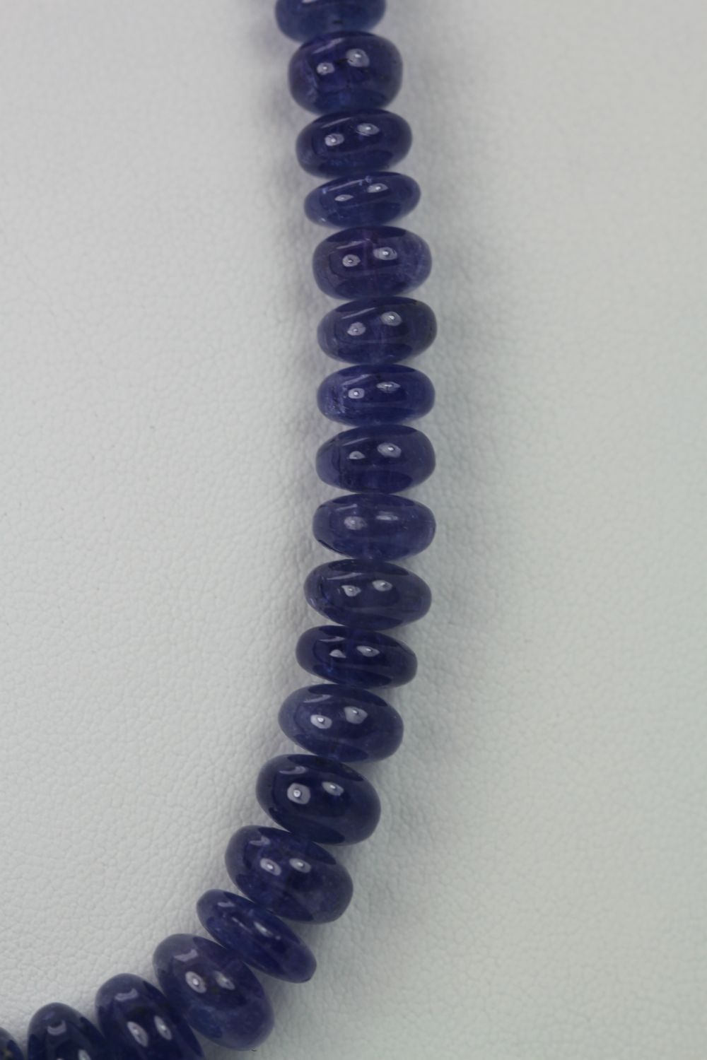 Blue Tanzanite Cabochon Beaded Necklace with 18k Rose Gold Clasp segment