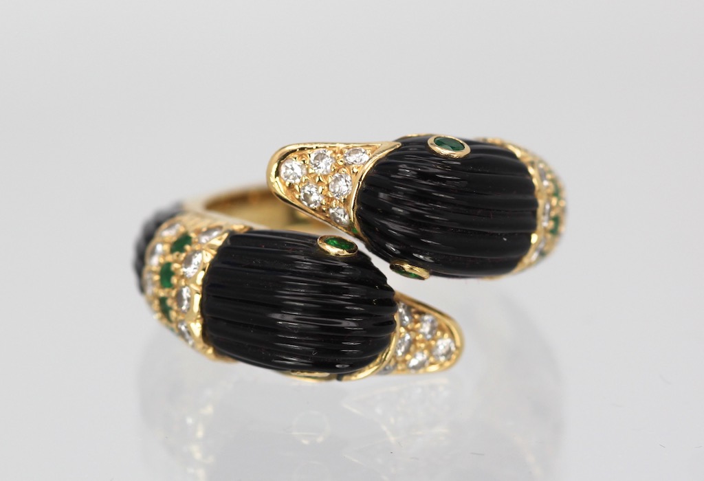 Van Cleef Double Swan Ring 18K Yellow Gold Onyx Diamonds Emerald Size 6 1/4 top