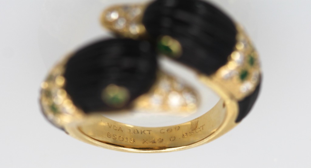 Van Cleef Double Swan Ring 18K Yellow Gold Onyx Diamonds Emerald Size 6 1/4 engraving