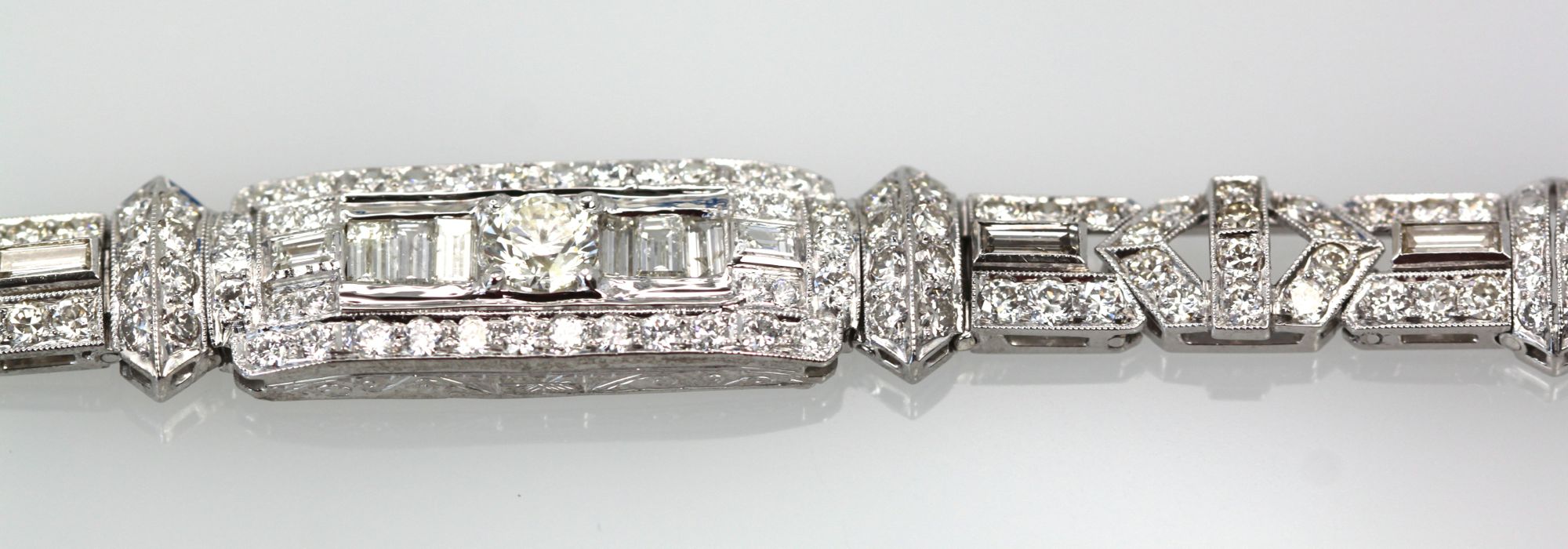 Deco 18K Round & Baguette Diamond 6.97 Carats Bracelet detail