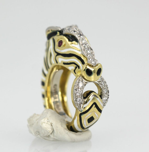 David Webb Diamonds & Rubies Zebra Ring – close up on stand