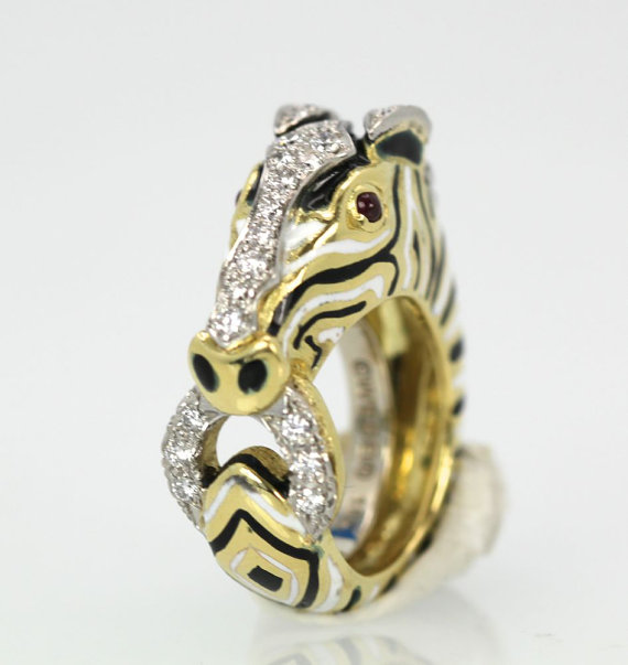 David Webb Diamonds & Rubies Zebra Ring – close up
