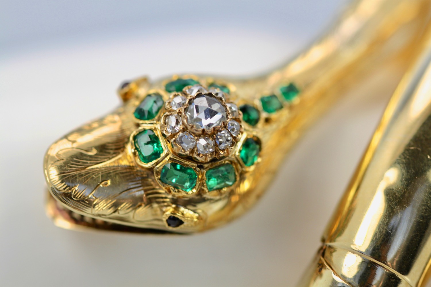 Vintage 18K Emerald Diamond Head Triple Wrap Snake Serpent Bracelet detail