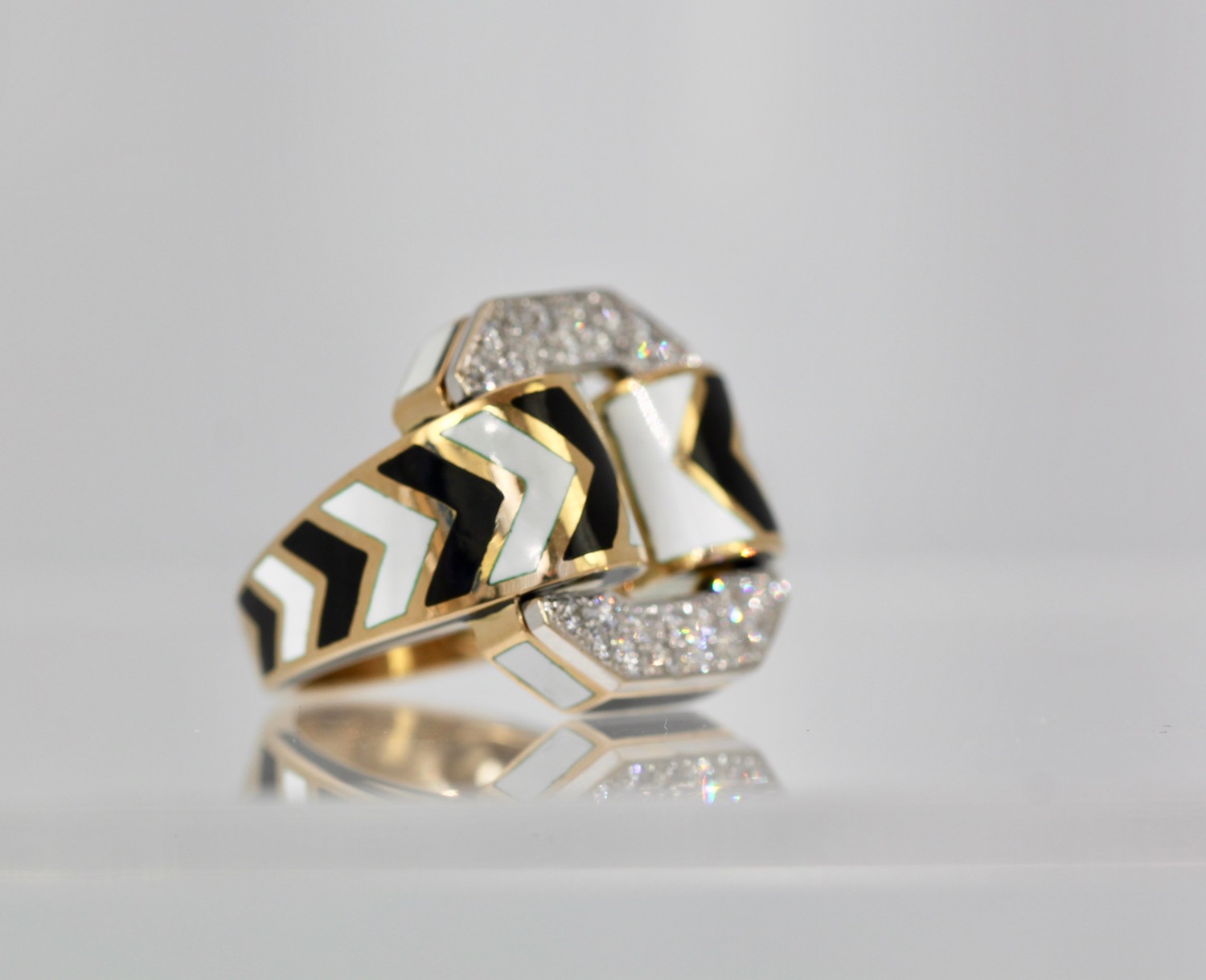 David Webb Zebra Stripe Buckle Diamond Gold Ring – back angle