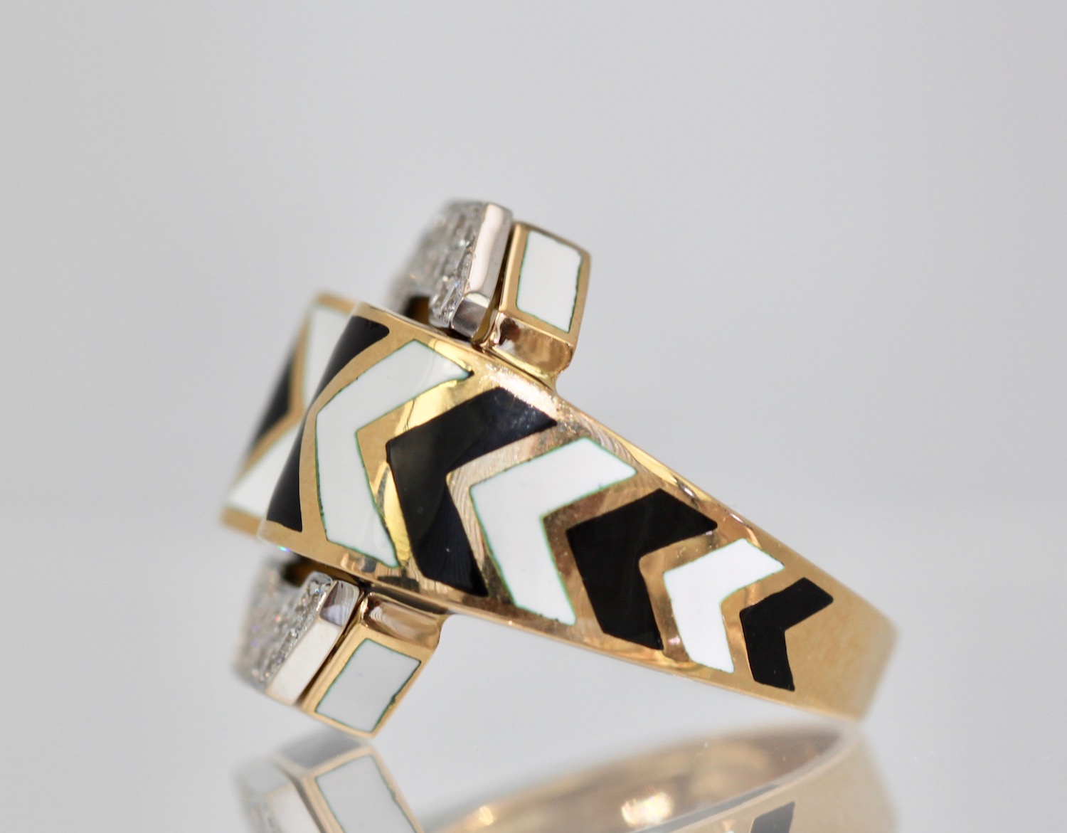 David Webb Zebra Stripe Buckle Diamond Gold Ring – left side