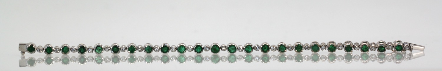 Emerald Diamond 18 Karat White Gold Bracelet 4.20 Carat Diamonds and Emeralds open entire
