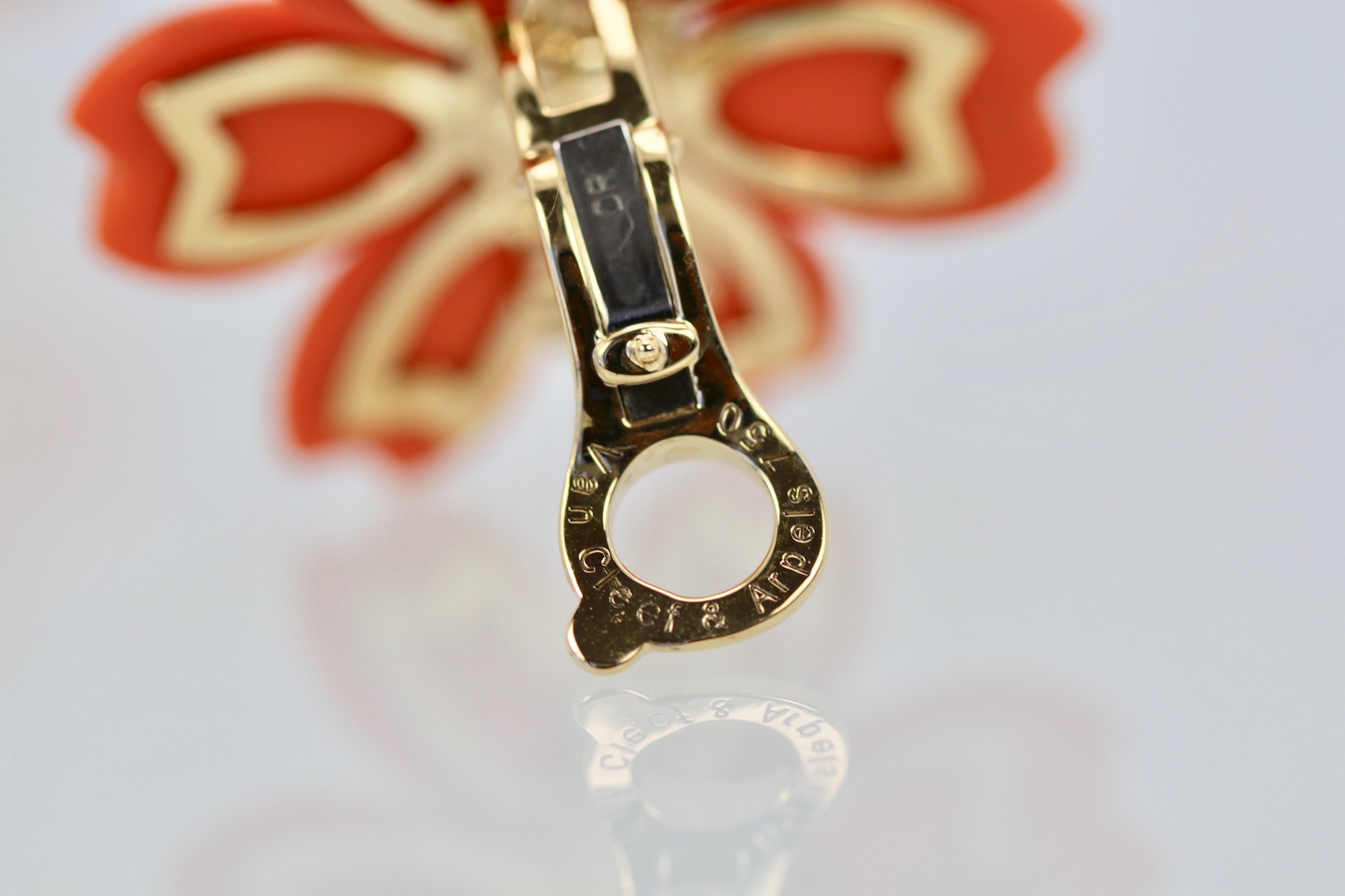 Rose de Noel Coral Diamond Earrings – engraving