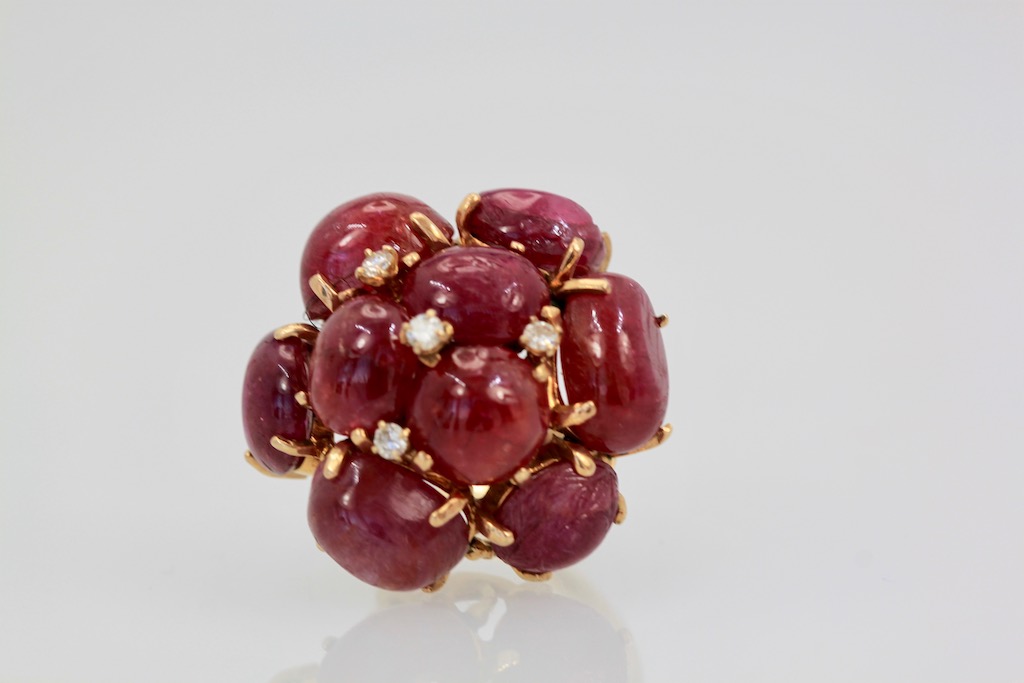 Huge Ruby Cabochon 14K Yellow Gold Ring detail