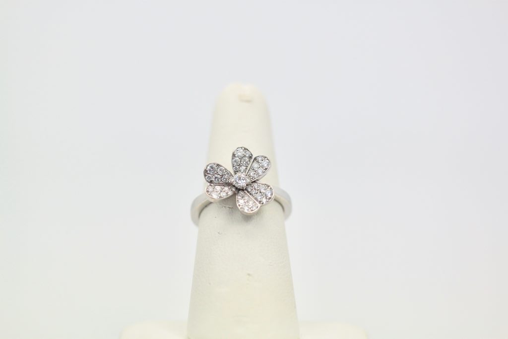 Van Cleef & Arpels Frivole Diamond Ring 7