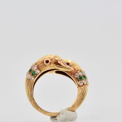 Van Cleef & Arpels Double Swan Ring 18 Karat Emerald Diamond Collar - on stand