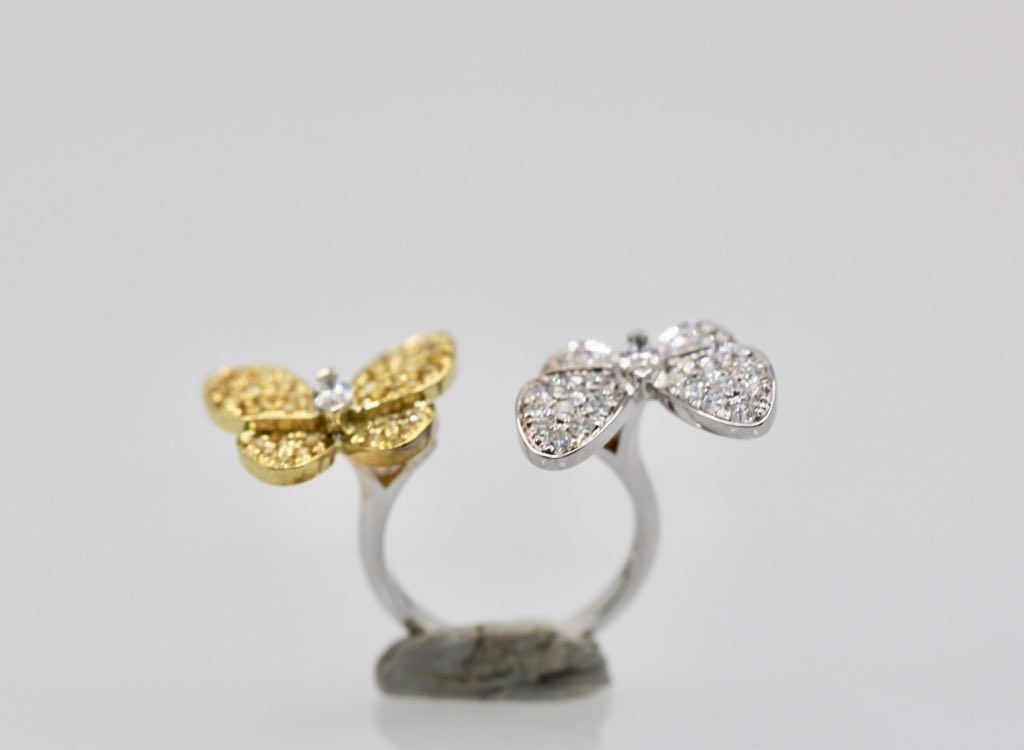 Van Cleef Double Butterfly Ring – on stand
