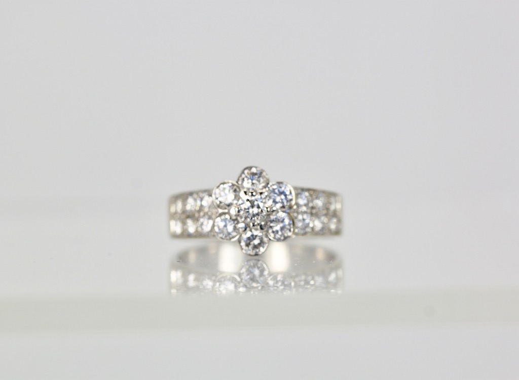 Van Cleef & Arpels Fleurette Diamond Ring