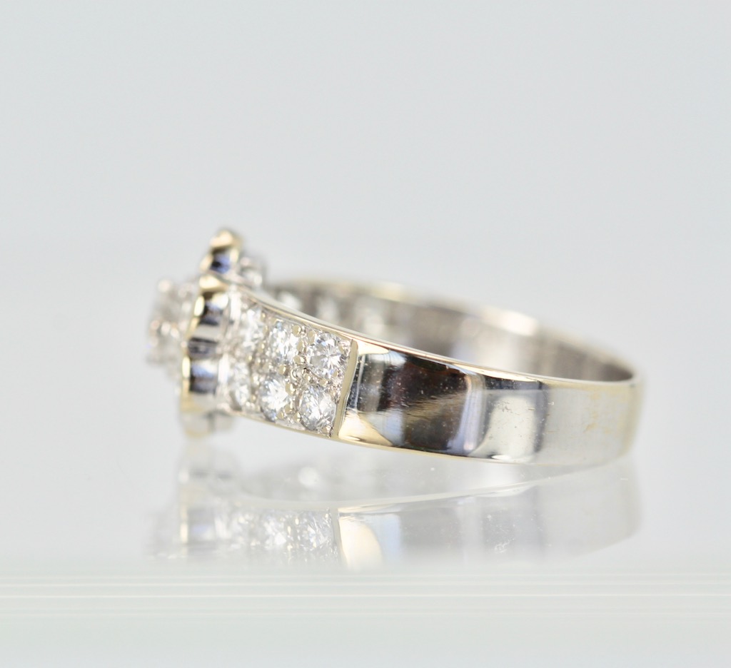 Van Cleef & Arpels Fleurette Diamond Ring – left side