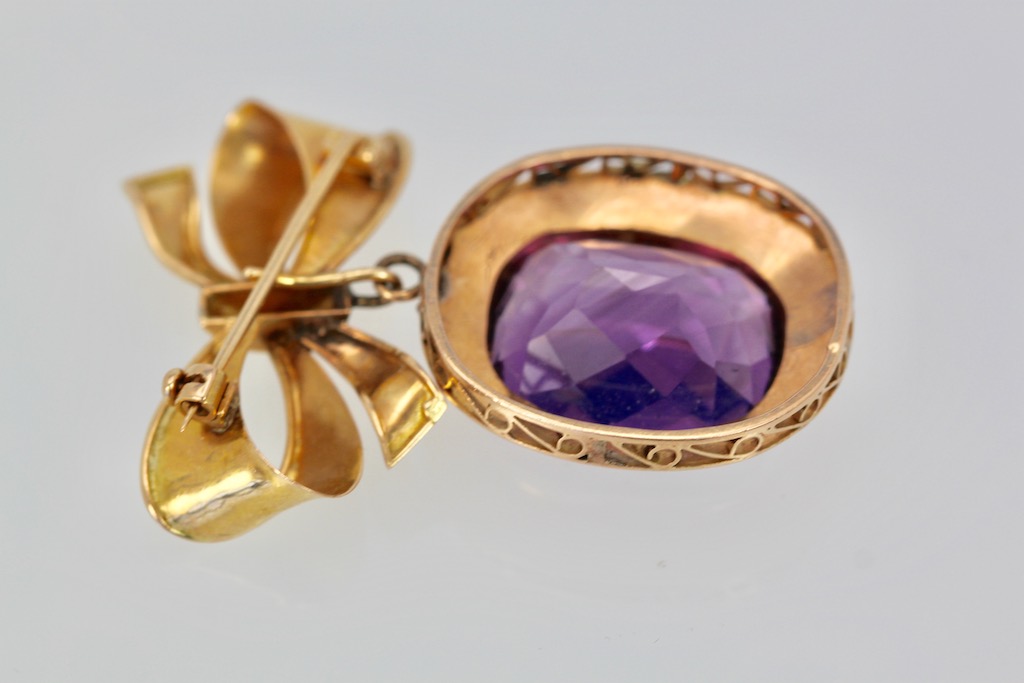 Vintage Amethyst Rose Gold Pendant – close up