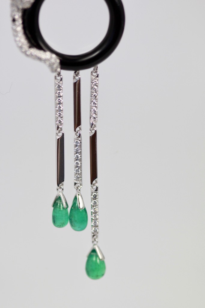 Cartier Diamond Panthere Earrings with Onyx and Emeralds 18K – bottom detail