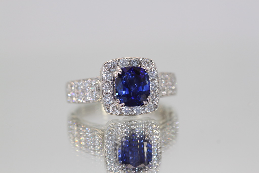 Burma Sapphire Ring with Diamond Surround 18k – close up