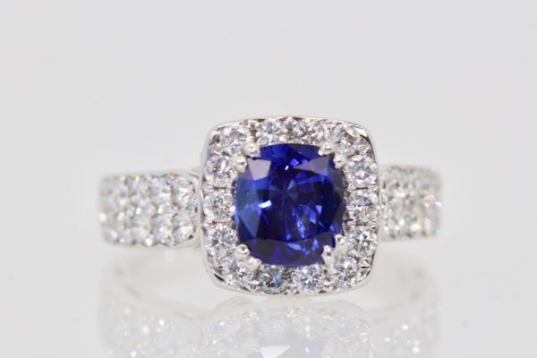 Burma Sapphire Ring with Diamond Surround 18k - detail #2